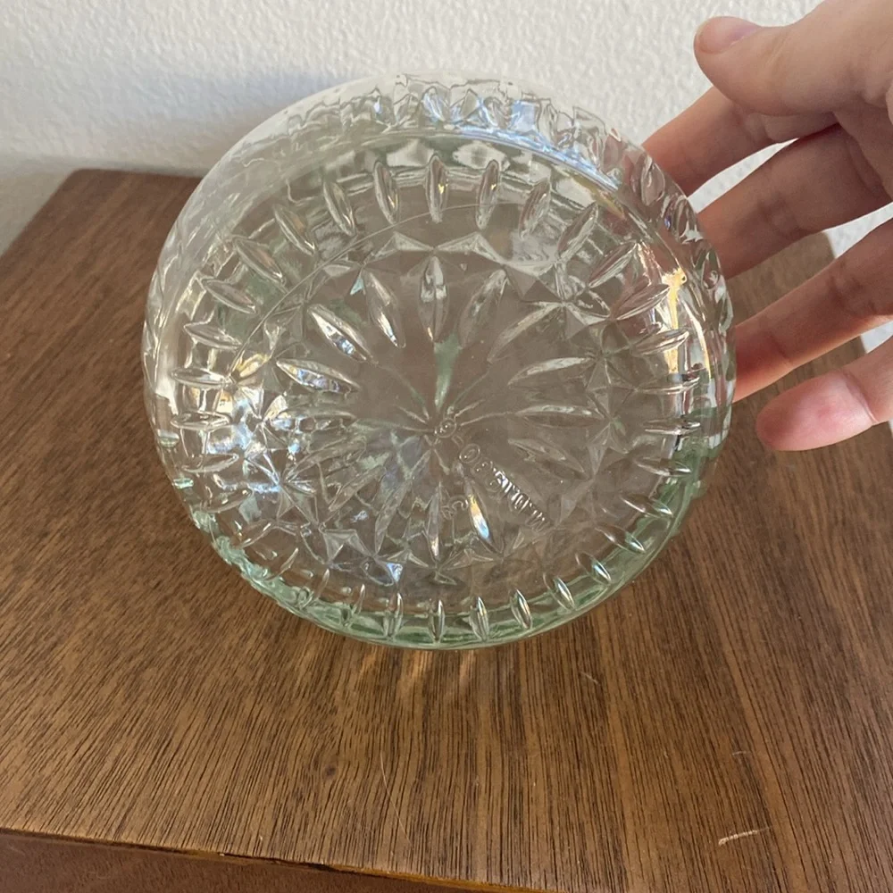 Mogen David Vintage Beautiful Clear Etched Glass Decantur MD 1980-1986